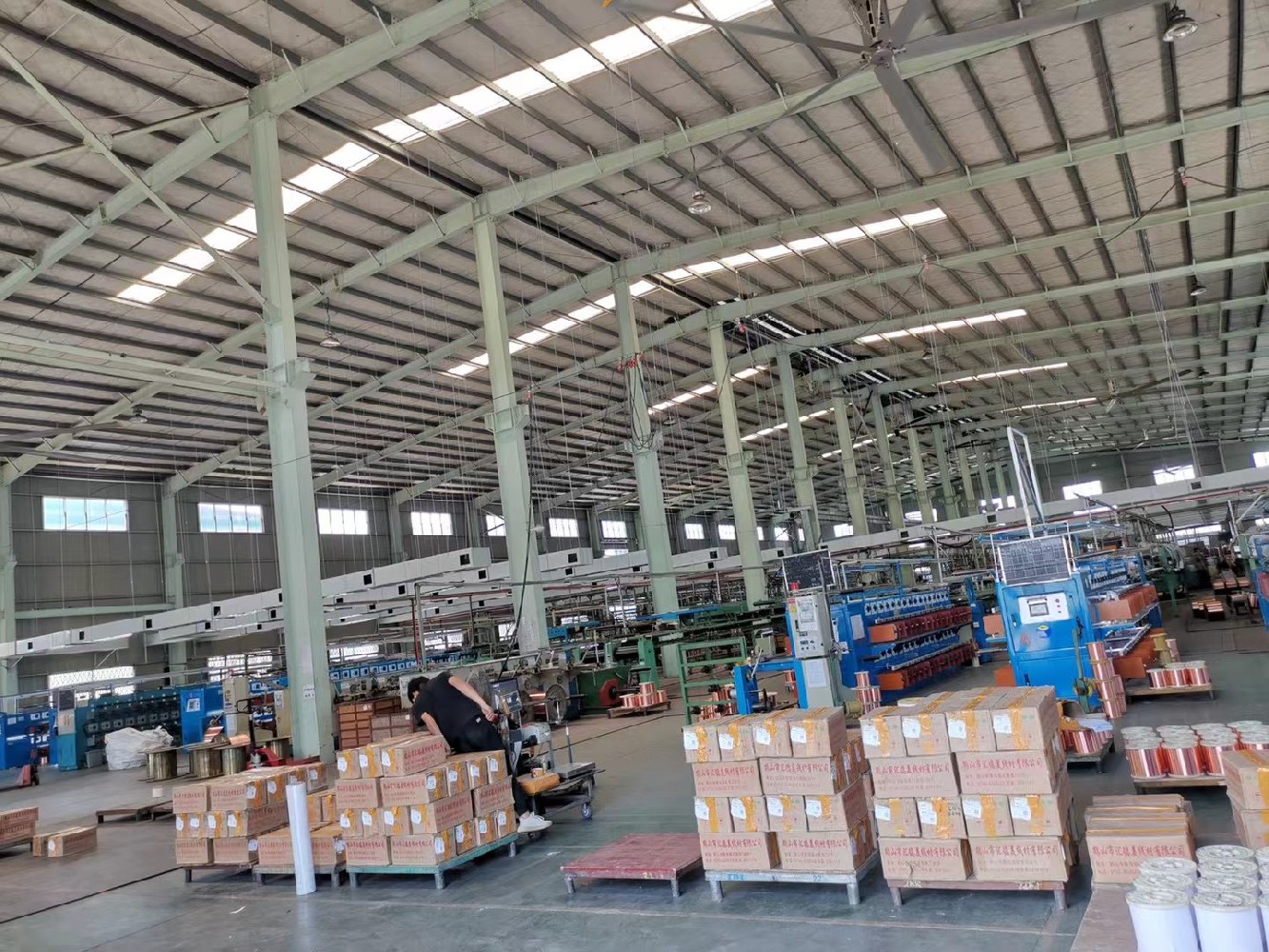 大型工業(yè)吊扇適合工廠里面使用嗎?